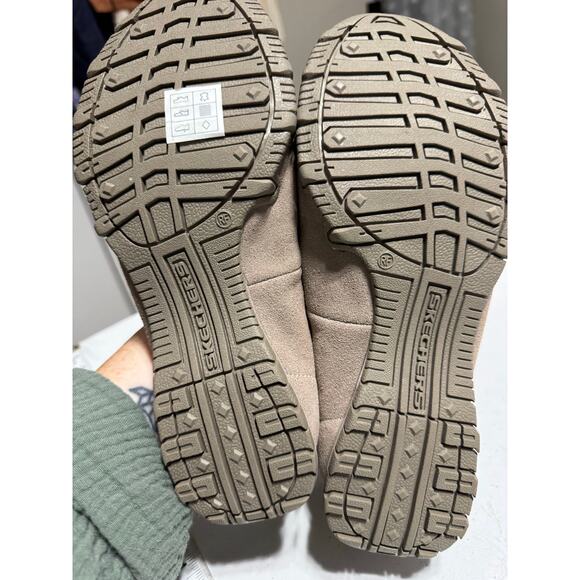 Skechers Relaxed Fit Memory Foam Suede Flats Size 9 - Picture 2 of 8